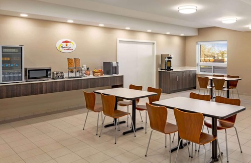 Thompson Hotel | Super 8 by Wyndham Thompson