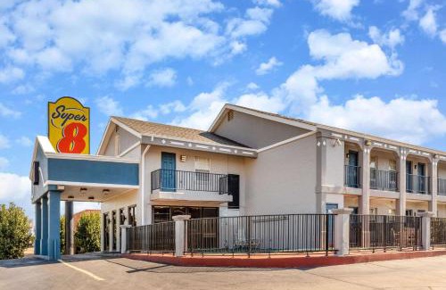 Tulsa Hotel | Super 8 by Wyndham Tulsa/Arpt/St Fairgrounds