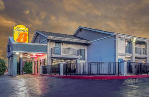 Tulsa Hotel | Super 8 by Wyndham Tulsa/Arpt/St Fairgrounds