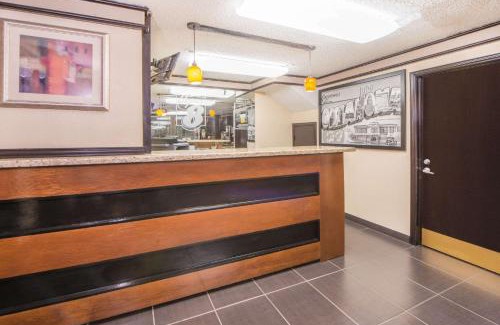 Tulsa Hotel | Super 8 by Wyndham Tulsa/Arpt/St Fairgrounds