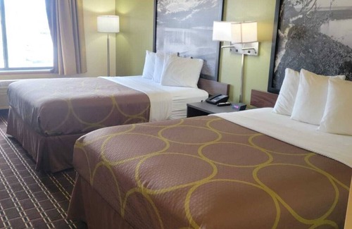 Watertown Hotel | Super 8 by Wyndham Watertown WI