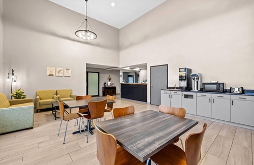 Watertown Hotel | Super 8 by Wyndham Watertown WI