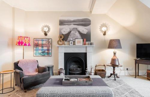 New Town Apartment | Super Central - Georgian Double Upper Flat with Castle Views in New Town