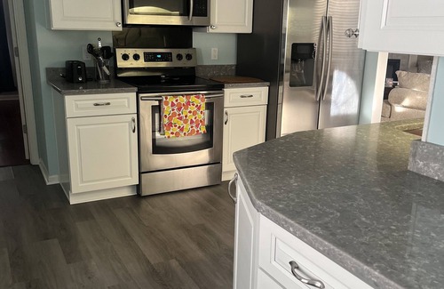 Savannah House | Super Clean & Cozy Savannah Home 15 min from bothnTybee Island and Downtown.
