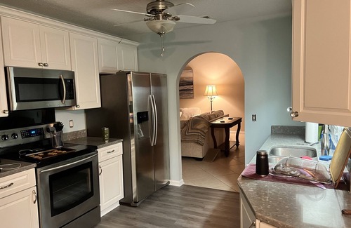 Savannah House | Super Clean & Cozy Savannah Home 15 min from bothnTybee Island and Downtown.