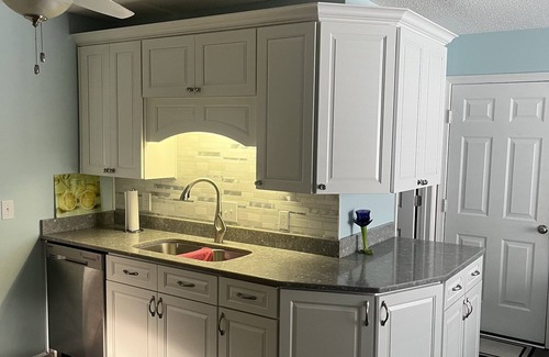 Savannah House | Super Clean & Cozy Savannah Home 15 min from bothnTybee Island and Downtown.