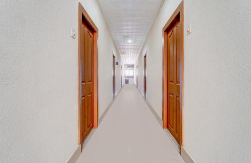 Shenoys Hotel | Super Collection O Market Road Ernakulam