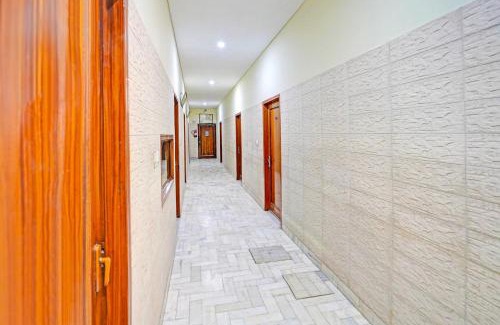 Mathura Hotel | Super Collection O Mathura Near Railway Station