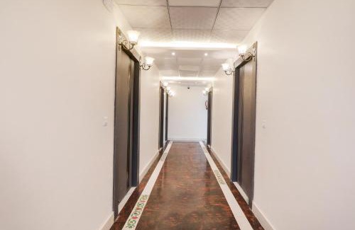 Lucknow Hotel | Super Collection O Quila Road Formerly JR Inn