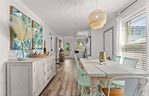 Holiday Beach House | Super Cute 2BR 2BA bungalow