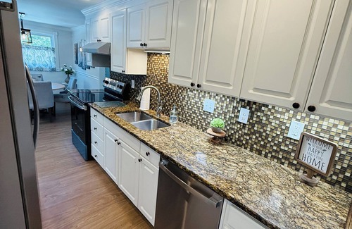 Southwest Raleigh House | Super Cute 3BR home- Great Location! Walk to Levno & Carter-Finley