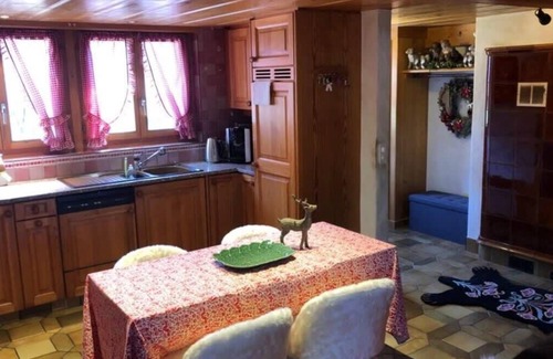 Rougemont Apartment | Super Cute and Cozy Chalet in the Village Center