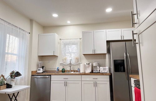 Mount Clemens Bed & Breakfast | Super Cute & Dreamy Home With 65”TV, AC, Grill and everything