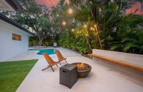 North Miami Beach Villa | Super Fun Villa w/Xbox & Game Room, Heated Pool, Fire Pit!