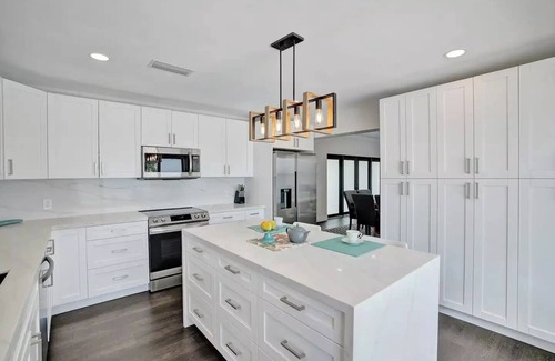 Seybold House | Super Luxury Bayfront Compound