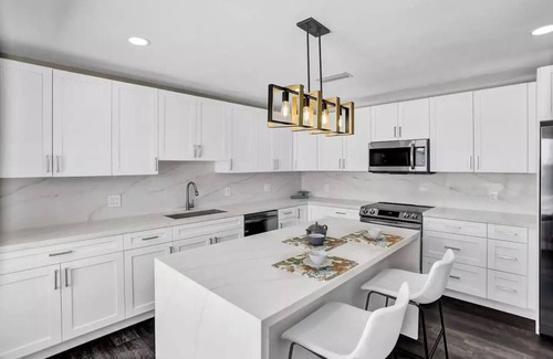 Seybold House | Super Luxury Bayfront Compound