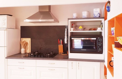 Tregastel House | SUPER OFFER 5 MNS FROM THE SEA. ARTIST'S HOUSE IN A GREEN SETTING.