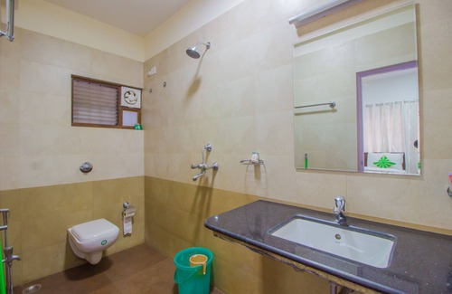 Santa Cruz Hotel | Super OYO Collection O Holy Cross Home