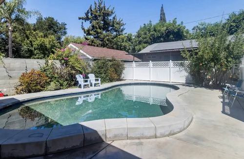 Pasadena House | Super spacious 3BD house with pool and game room