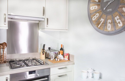 Royal Borough of Kensington and Chelsea Apartment | Super Stylish Living in the Best Location in the Heart of Kensington