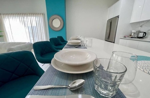 Palm Beach Apartment | Super Stylish Palm Beach 2-Bed 2-Bath Condo - Unbeatable Location!