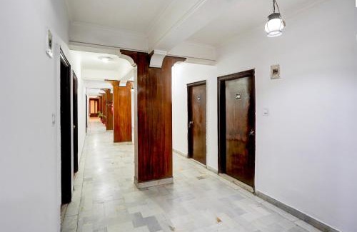 Bullawala Hotel | Super Townhouse Oak Clock Tower formerly Hotel Ambassador