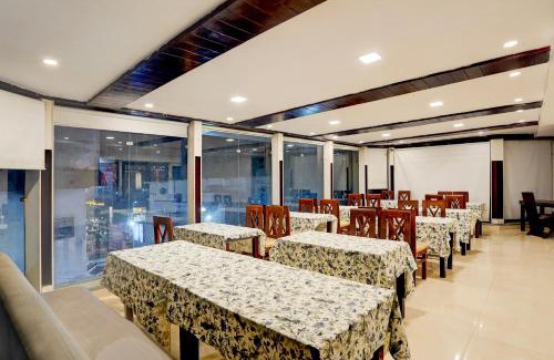 Bullawala Hotel | Super Townhouse Oak Clock Tower formerly Hotel Ambassador