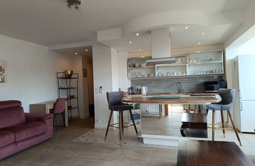 Cannes City Centre Apartment | Superb 2P - panoramic view 100M from the beach