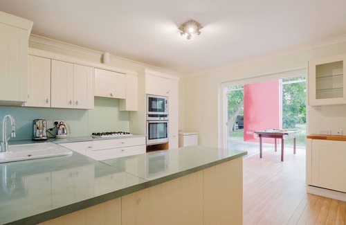 Witney House | Superb 4-bedroom house in Minster Lovell, sleeps 10.