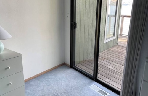 Clear Lake House | Superb 5-bedroom house on the lake in charming Lower Lake, family & pet friendly