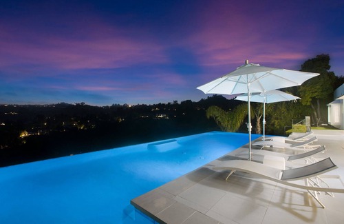 Beverly Hills House | Superb 6-bedroom exquisite contemporary masterpiece in Beverly Hills.