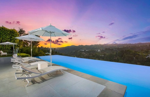 Beverly Hills House | Superb 6-bedroom exquisite contemporary masterpiece in Beverly Hills.