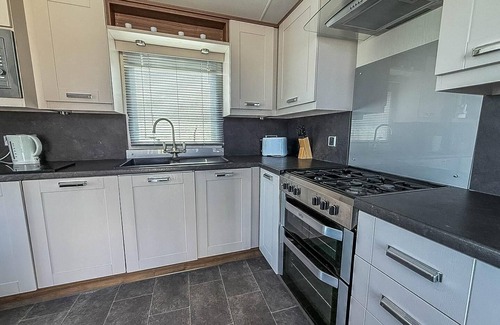 Hopton House | Superb 6 berth caravan at Broadland Sands Holiday Park in Suffolk ref 20025CF