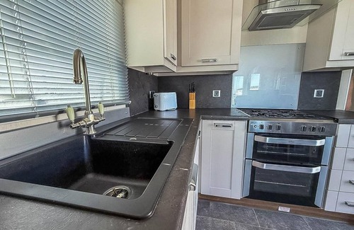 Hopton House | Superb 6 berth caravan at Broadland Sands Holiday Park in Suffolk ref 20025CF