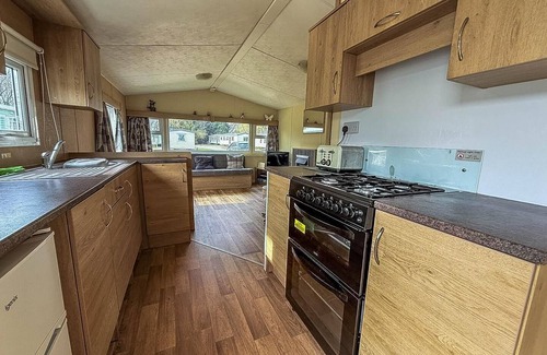 Skegness House | Superb 8 berth caravan at Southview Holiday Park near Skegness ref 33027TC