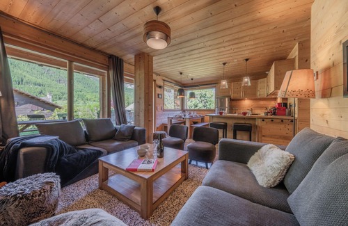 Le Serre Barbin Apartment | Superb 8-room apartment in chalet. South-facing garden and terrace. Fireplace