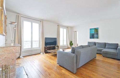 Quartier du Gros-Caillou Apartment | Superb Appartement Quartier Tour Eiffel 8 Free Netflix