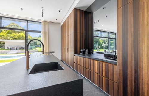 Mougins Villa | Superb contemporary architect-designed villa at the entrance to Parc de la Valmaque