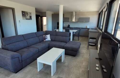 Cuers Villa | Superb contemporary villa with large private pool