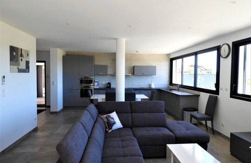 Cuers Villa | Superb contemporary villa with large private pool