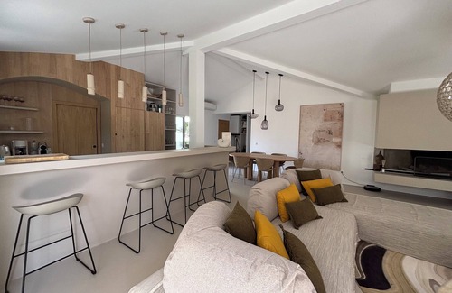 Lecci Villa | Superb contemporary villa 5 minutes from the beach