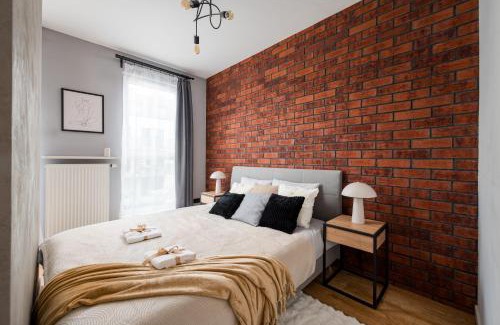 Nowa Praga Apartment | Superb Loft Studio in charming Praga District, 300 m to Metro & 100 m to tram, balcony