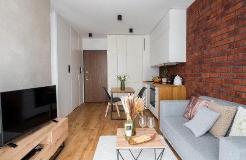 Nowa Praga Apartment | Superb Loft Studio in charming Praga District, 300 m to Metro & 100 m to tram, balcony