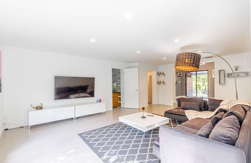 Miami Shores Villa | Superb Modern Villa w/Mini Golf+ Heated Pool+BBQ Grill