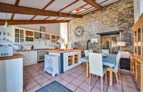 Bodinnick House | Superb Old Farmhouse near the Beach with Large Hot Tub , Free Access to an Indoor Pool, Free Animal Feeding ,Free Pony Rides and Free Tractor Rides