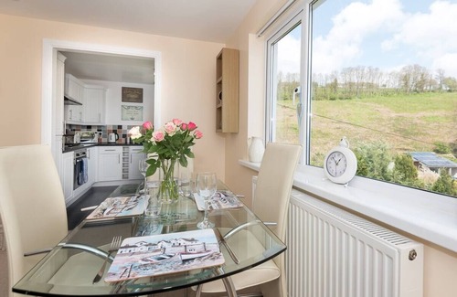 Looe Apartment | superb sea view 1 bedroom luxury apartment sleeps 2