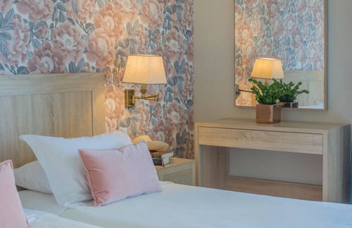 Ilisia Apartment | Superb serviced flat for 6 in the heart of Athens with view of Lycabettus Hill