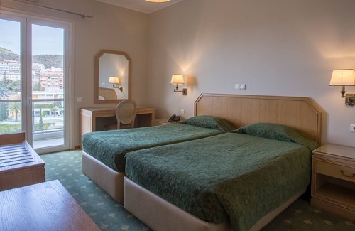 Ilisia Apartment | Superb serviced flat for 6 in the heart of Athens with view of Lycabettus Hill