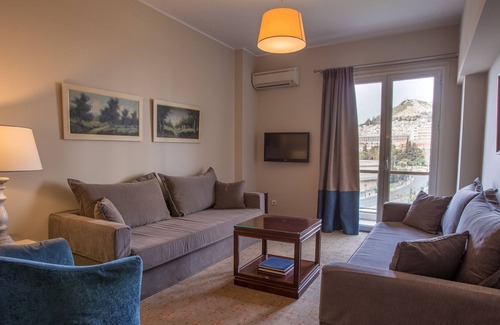 Ilisia Apartment | Superb serviced flat for 6 in the heart of Athens with view of Lycabettus Hill