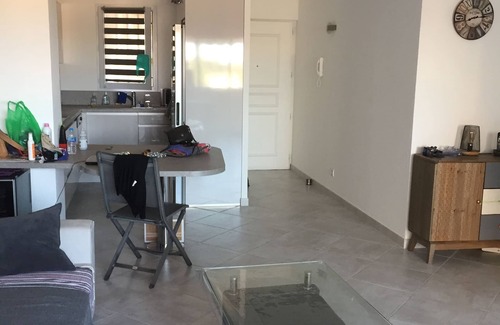 La Londe-les-Maures House | Superb T3 with terrace, clear view, 5mn beach and port by car